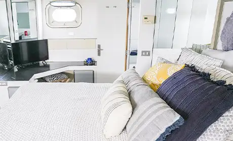 Luxury overnight yacht cabin stay